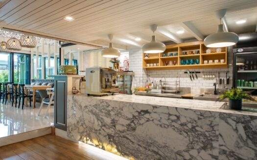 LTHC11342 – Hotel business FOR SALE Size 45 sqw. 180 sqm. 15 rooms 15 baths Near BTS Krung Thonburi Station ONLY 50 MB