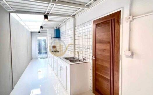 LTH11532–Home Office FOR SALE Size 87.5 sq.w 350 sqm. 2 Rooms 5 Baths Near BTS Punnawithi Station ONLY 25 MB