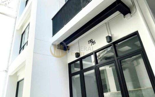 LTH11532–Home Office FOR SALE Size 87.5 sq.w 350 sqm. 2 Rooms 5 Baths Near BTS Punnawithi Station ONLY 25 MB