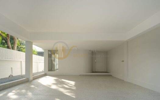 LTH11879 – Home Office For Sale in Soi Ratchadaphisek 42 Size 550 sqm. 63 sqw. 2 beds 3 baths Near BTS Ratchayothin Station ONLY 29 MB