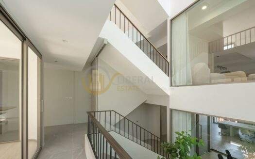 LTH11879 – Home Office For Sale in Soi Ratchadaphisek 42 Size 550 sqm. 63 sqw. 2 beds 3 baths Near BTS Ratchayothin Station ONLY 29 MB