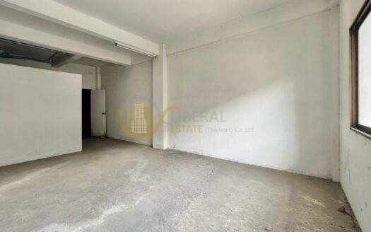 LTHC11903 – Commercial building FOR SALE Size 13 Sq. W 300 Sq.M. 4 rooms 1 bath Near BTS Udomsuk Station ONLY 21.5 MB