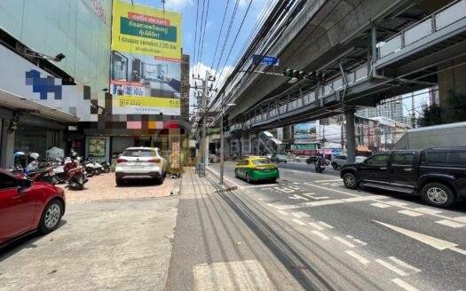 LTHC11903 – Commercial building FOR SALE Size 13 Sq. W 300 Sq.M. 4 rooms 1 bath Near BTS Udomsuk Station ONLY 21.5 MB
