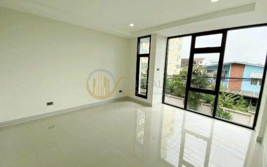 LTH12214 – Home Office For Sale in Sukhumvit 101/1 Size 30 Sq.w 237 Sq.m 3 beds 3 baths Near BTS Udomsuk Station ONLY 7.8 MB
