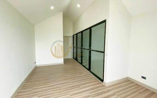 LTH12214 – Home Office For Sale in Sukhumvit 101/1 Size 30 Sq.w 237 Sq.m 3 beds 3 baths Near BTS Udomsuk Station ONLY 7.8 MB