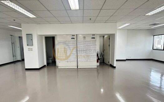 LTH12481 – Office space FOR SALE at Sorachai building Size 83 Sq.m 1 room 1 bath Near BTS Ekkamai Station ONLY 31 MB