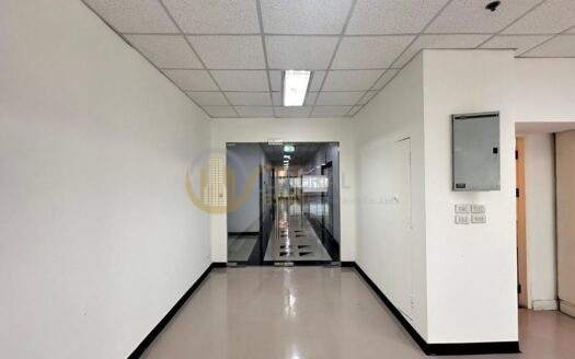 LTH12481 – Office space FOR SALE at Sorachai building Size 83 Sq.m 1 room 1 bath Near BTS Ekkamai Station ONLY 31 MB