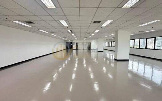 LTH12481 – Office space FOR SALE at Sorachai building Size 83 Sq.m 1 room 1 bath Near BTS Ekkamai Station ONLY 31 MB