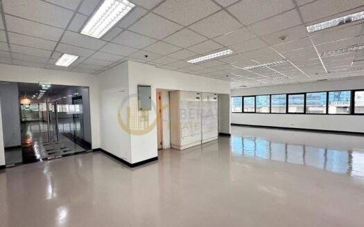 LTH12481 – Office space FOR SALE at Sorachai building Size 83 Sq.m 1 room 1 bath Near BTS Ekkamai Station ONLY 31 MB