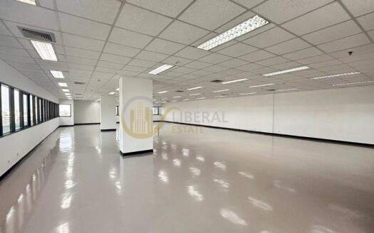 LTH12481 – Office space FOR SALE at Sorachai building Size 83 Sq.m 1 room 1 bath Near BTS Ekkamai Station ONLY 31 MB
