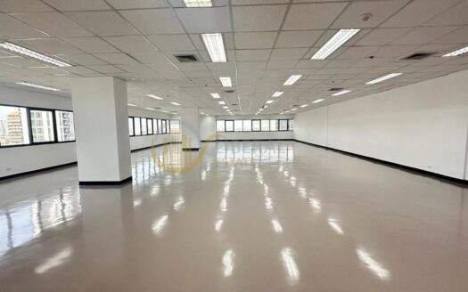 LTH12481 – Office space FOR SALE at Sorachai building Size 83 Sq.m 1 room 1 bath Near BTS Ekkamai Station ONLY 31 MB