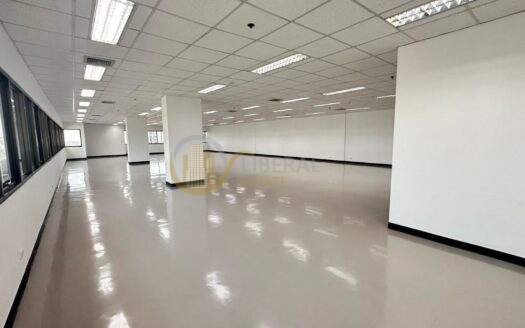 LTH12481 – Office space FOR SALE at Sorachai building Size 83 Sq.m 1 room 1 bath Near BTS Ekkamai Station ONLY 31 MB