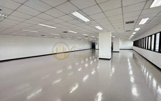LTH12481 – Office space FOR SALE at Sorachai building Size 83 Sq.m 1 room 1 bath Near BTS Ekkamai Station ONLY 31 MB