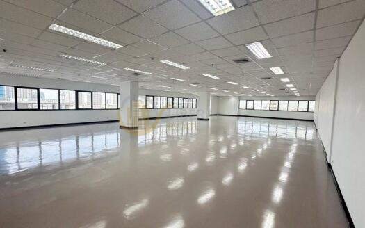 LTH12481 – Office space FOR SALE at Sorachai building Size 83 Sq.m 1 room 1 bath Near BTS Ekkamai Station ONLY 31 MB