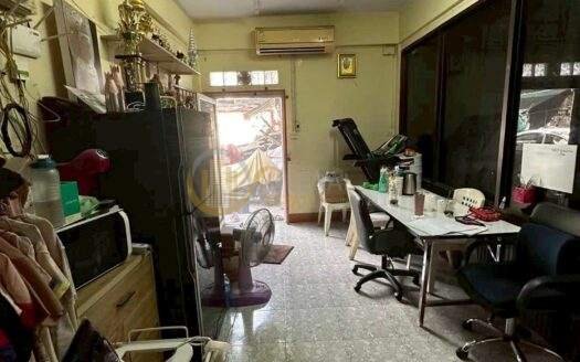 LTH15587 – Land with House for Sale Sathorn | Spacious Property for Business or Residence | Near BTS Surasak | 35 MB | ที่ดินพร้อมบ้านขาย สาทร พื้นที่ขนาดใหญ่ เหมาะทำธุรกิจ ใกล้ BTS สุรศักดิ์