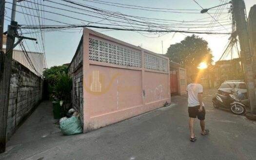LTH15587 – Land with House for Sale Sathorn | Spacious Property for Business or Residence | Near BTS Surasak | 35 MB | ที่ดินพร้อมบ้านขาย สาทร พื้นที่ขนาดใหญ่ เหมาะทำธุรกิจ ใกล้ BTS สุรศักดิ์