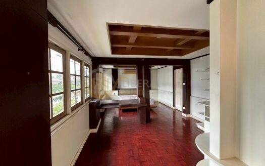 LTH12646 – Townhouse For Rent at Thonglor Size 42 Sqw. 500 Sqm. 5 beds 5 baths Near BTS Thonglor Station ONLY 120K/Month