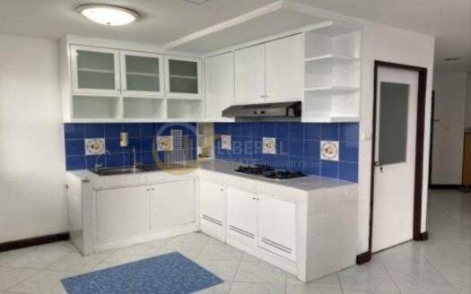 Spacious Condo for Sale Phrom Phong | City Lifestyle Best Value | Near BTS Phrom Phong | 13,000,000 THB | คอนโดกว้างขาย พร้อมพงษ์ ไลฟ์สไตล์เมือง คุ้มค่า ใกล้ BTS พร้อมพงษ์ 13,000,000 บาท -LTH12750