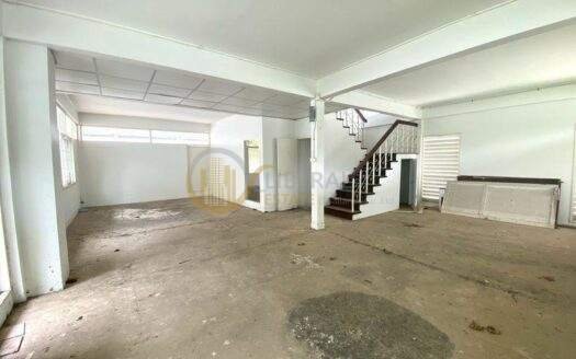 LTHC12974 – House with Land for Rent บ้านพร้อมที่ดินให้เช่า Near BTS Ekkamai เอกมัย Size 200 sqm. 3 beds 3 baths Land 75 sq.wah ONLY 100K/Month