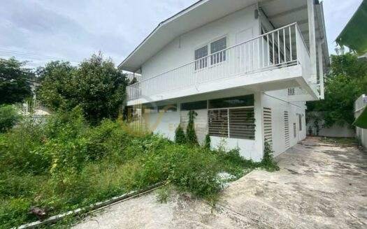 LTHC12974 – House with Land for Rent บ้านพร้อมที่ดินให้เช่า Near BTS Ekkamai เอกมัย Size 200 sqm. 3 beds 3 baths Land 75 sq.wah ONLY 100K/Month