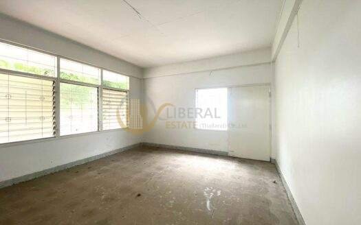 LTHC12974 – House with Land for Rent บ้านพร้อมที่ดินให้เช่า Near BTS Ekkamai เอกมัย Size 200 sqm. 3 beds 3 baths Land 75 sq.wah ONLY 100K/Month