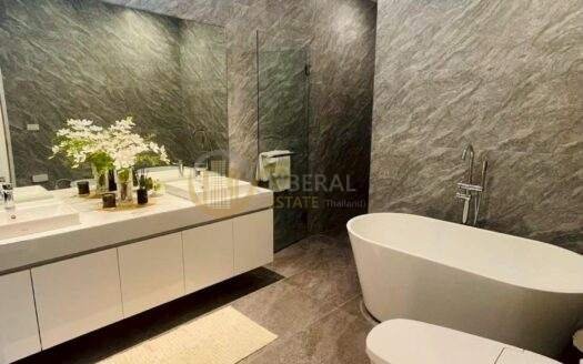 LTH13136 – Condo for Rent คอนโดให้เช่า at The Knight Sukhumvit 31 เดอะ ไนท์ สุขุมวิท 31 Size 160 sqm. 3 beds 3 baths ONLY 95K/Month Near BTS Phromphong