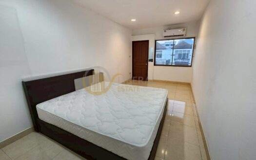 LTH13170 – Townhouse for Rent ทาวน์เฮ้าส์ให้เช่า at Sukhumvit 99 สุขุมวิท 99 Size 250 sq.m. 4 beds 4 baths ONLY 45K/Month