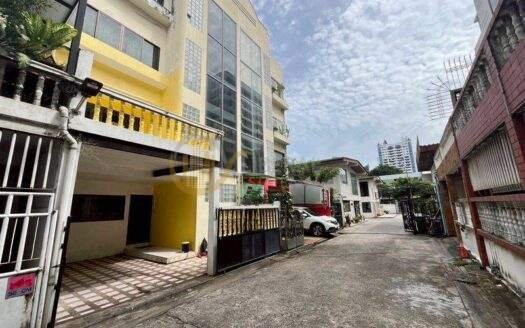 LTHC13201 – Commercial Townhouse for Rent | Mid Sukhumvit Phrom Phong Area | 150–200 sqm | 4 Levels | 70K/Month | Near BTS Phrom Phong | โฮมออฟฟิศให้เช่า สุขุมวิท กลางเมือง พร้อมพงษ์