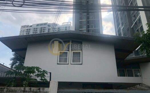 LTH13256 – House/Land for Sale | Sukhumvit 48 | 169 sq.w. | 676 sqm | 6 Beds 6 Baths | 85 MB | Near BTS Phra Khanong | บ้านพร้อมที่ดินขาย สุขุมวิท 48