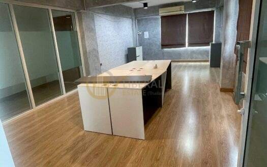 LTH13570 – Office Building/Home Office for Rent | Rama 9 Soi 43 | 900 sqm | 10 Beds 9 Baths | 150K/Month | อาคารสำนักงานให้เช่า พระราม 9 ซอย 43