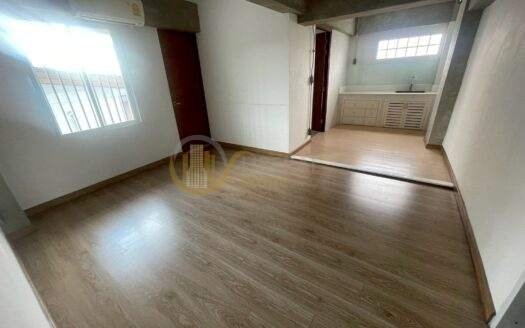 LTH13570 – Office Building/Home Office for Rent | Rama 9 Soi 43 | 900 sqm | 10 Beds 9 Baths | 150K/Month | อาคารสำนักงานให้เช่า พระราม 9 ซอย 43