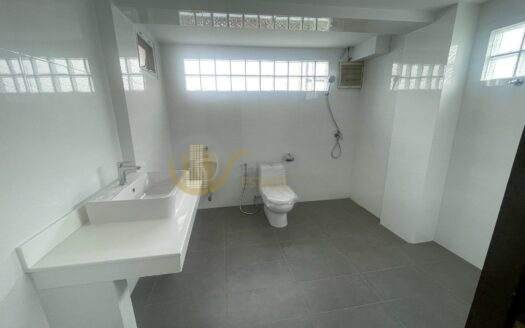 LTH13570 – Office Building/Home Office for Rent | Rama 9 Soi 43 | 900 sqm | 10 Beds 9 Baths | 150K/Month | อาคารสำนักงานให้เช่า พระราม 9 ซอย 43