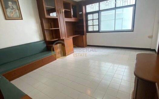 LTH13648 – Townhouse for Rent ทาวน์เฮ้าส์ให้เช่า at Pracharat Bamphen 9 (Huai Khwang) Size — sqm. 3 beds 4 baths Near MRT Huai Khwang ONLY 40K/Month