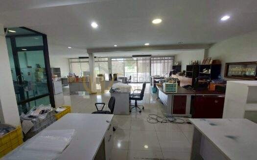 LTH13713 – Home Office for Rent | Charoen Rat 7 | 700 sqm | 5 Rooms 5 Baths | Near BTS Surasak | 75K/Month | โฮมออฟฟิศให้เช่า เจริญราษฎร์ 7
