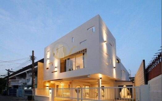 LTHC13718 – Home Office for Rent | Pridi 14 (Sukhumvit 71) | 204 sqm | 3 Beds 3 Baths | 2 Storeys | 90K/Month | โฮมออฟฟิศให้เช่า ปรีดี 14