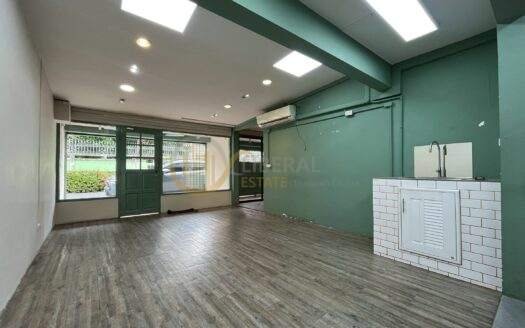 LTHC13732 – Commercial for Rent | Ekkamai Soi 19 | 150 sqm | 2 Beds 2 Baths | Near BTS Ekkamai | 60K/Month | พาณิชย์ให้เช่า เอกมัยซอย 19