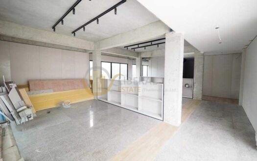LTHC13805 – Commercial for Rent | Yannawa Road | 450 sqm | 8 Rooms 3 Baths | Near BTS Saphan Taksin | 100K/Month | อาคารพาณิชย์ให้เช่า ยานนาวา