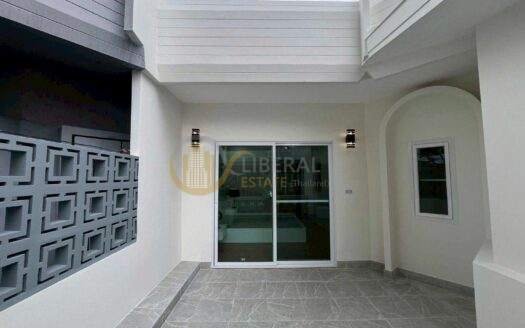 LTHC13849 – Townhouse for Sale | Sathu Pradit 29 | 200 sqm | 3 Beds 2 Baths | Near BTS Surasak | 8.89MB | ทาวน์เฮาส์ขาย สาธุประดิษฐ์ 29