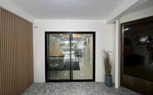 LTHC13849 – Townhouse for Sale | Sathu Pradit 29 | 200 sqm | 3 Beds 2 Baths | Near BTS Surasak | 8.89MB | ทาวน์เฮาส์ขาย สาธุประดิษฐ์ 29