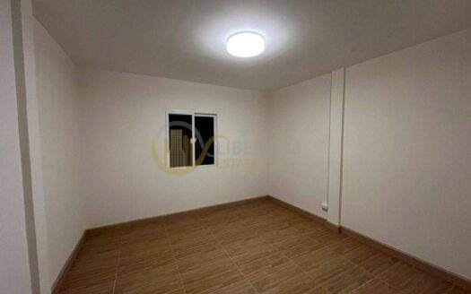 LTHC13849 – Townhouse for Sale | Sathu Pradit 29 | 200 sqm | 3 Beds 2 Baths | Near BTS Surasak | 8.89MB | ทาวน์เฮาส์ขาย สาธุประดิษฐ์ 29