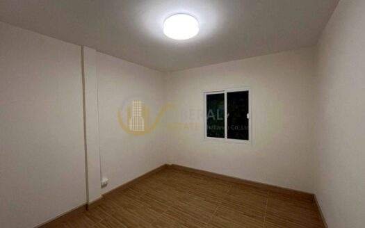 LTHC13849 – Townhouse for Sale | Sathu Pradit 29 | 200 sqm | 3 Beds 2 Baths | Near BTS Surasak | 8.89MB | ทาวน์เฮาส์ขาย สาธุประดิษฐ์ 29