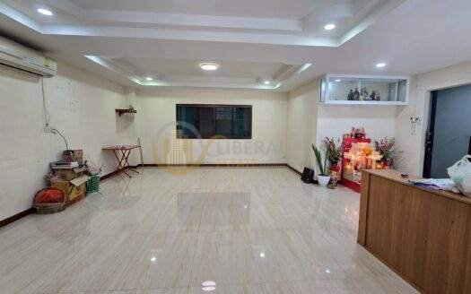 LTH13889 – Commercial for Rent | Pracharat Bamphen 15 | 660 sqm | 4 Beds 8 Baths | Near MRT Huai Khwang | 200K/Month | อาคารพาณิชย์ให้เช่า ประชาราษฎร์บำเพ็ญ
