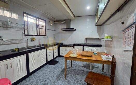 LTH13889 – Commercial for Rent | Pracharat Bamphen 15 | 660 sqm | 4 Beds 8 Baths | Near MRT Huai Khwang | 200K/Month | อาคารพาณิชย์ให้เช่า ประชาราษฎร์บำเพ็ญ