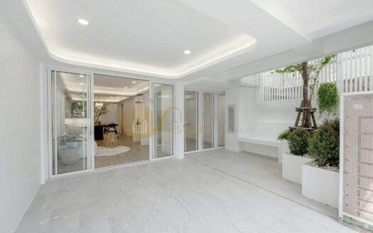 LTH13939 – Townhouse for Sale | Sukhumvit 71 | 250 sqm | 4 Beds 4 Baths | Near BTS Phra Khanong | 15.9 MB | ทาวน์โฮมขาย สุขุมวิท 71