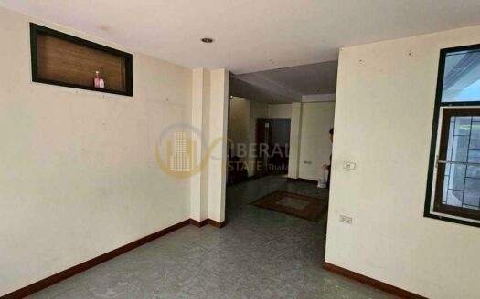 LTHC13964 – House for Rent | Sukhumvit 20 | 400 sqm | 7 Beds 4 Baths | Near BTS Asoke | 120K/Month | บ้านให้เช่า สุขุมวิท 20