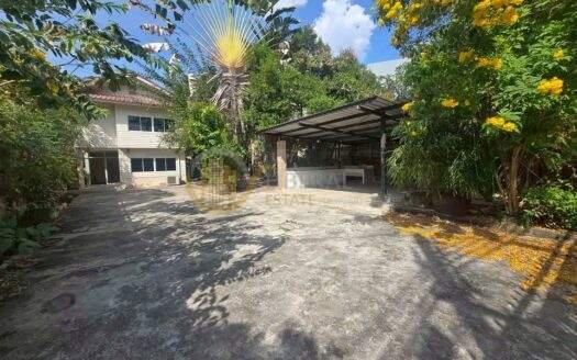 LTHC14161 – House for Rent | Sathorn 13 | 200+ sqm | 7 Beds 3 Baths | Near BTS Saint Louis | 90K/Month | บ้านให้เช่า สาทร 13