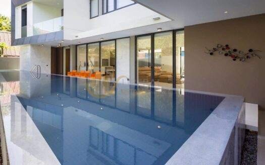 LTH14438 – House for Rent | Ekkamai Soi 8 | 127.3 sq.w. | 2 Beds 3 Baths | Near Big C Rama 4 | 230K/Month | บ้านให้เช่า เอกมัย ซอย 8