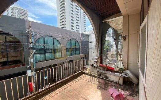 LTH14549 – Townhome for Rent | Ekkamai 12 | 24 sq.w. | 200 sqm | 3 Beds 2 Baths | Near BTS Ekkamai | 50K/Month | ทาวน์โฮมให้เช่า เอกมัย 12