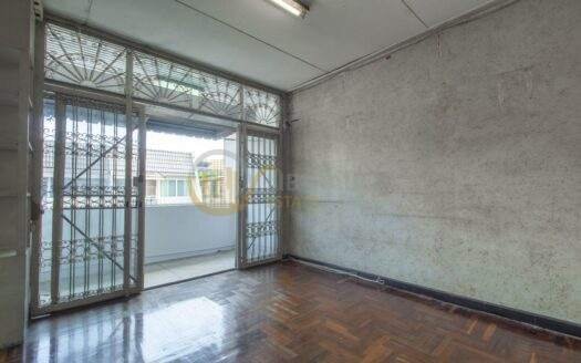 LTH14655 – Townhouse for Sale | Central Sathorn | 250 sqm | 4 Bedrooms 3 Bathrooms | Luxury Spacious Layout Prime Location | Near MRT Lumphini | 18.5 MB | ทาวน์เฮาส์ขาย สาทรกลางเมือง 250 ตร.ม. 4 ห้องนอน 3 ห้องน้ำ พื้นที่กว้าง ทำเลไพรม์ ใกล้ MRT ลุมพินี ราคาคุ้มค่า 18.5 ล้านบาท