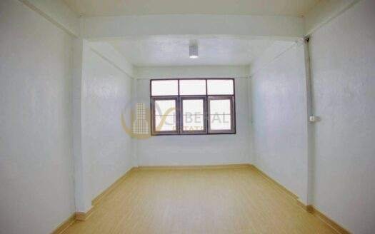 LTH14706 – ปล่อยเช่า ราคาดี ทำเลทอง Commercial for Rent | Sathorn 11 | 180 sqm | 4 Storey 3 Bedrooms 4 Bathrooms | Prime Location Spacious Layout Walkable to School Best Value | Near BTS St. Louis | 45,000 THB/Month | อาคารพาณิชย์ให้เช่า สาทร 11 ขนาด 180 ตร.ม. 4 ชั้น ปรับเป็น 3 ห้องนอน 4 ห้องน้ำได้ ทำเลดี ใกล้ BTS เซนต์หลุยส์ ราคา 45,000 บาท/เดือน